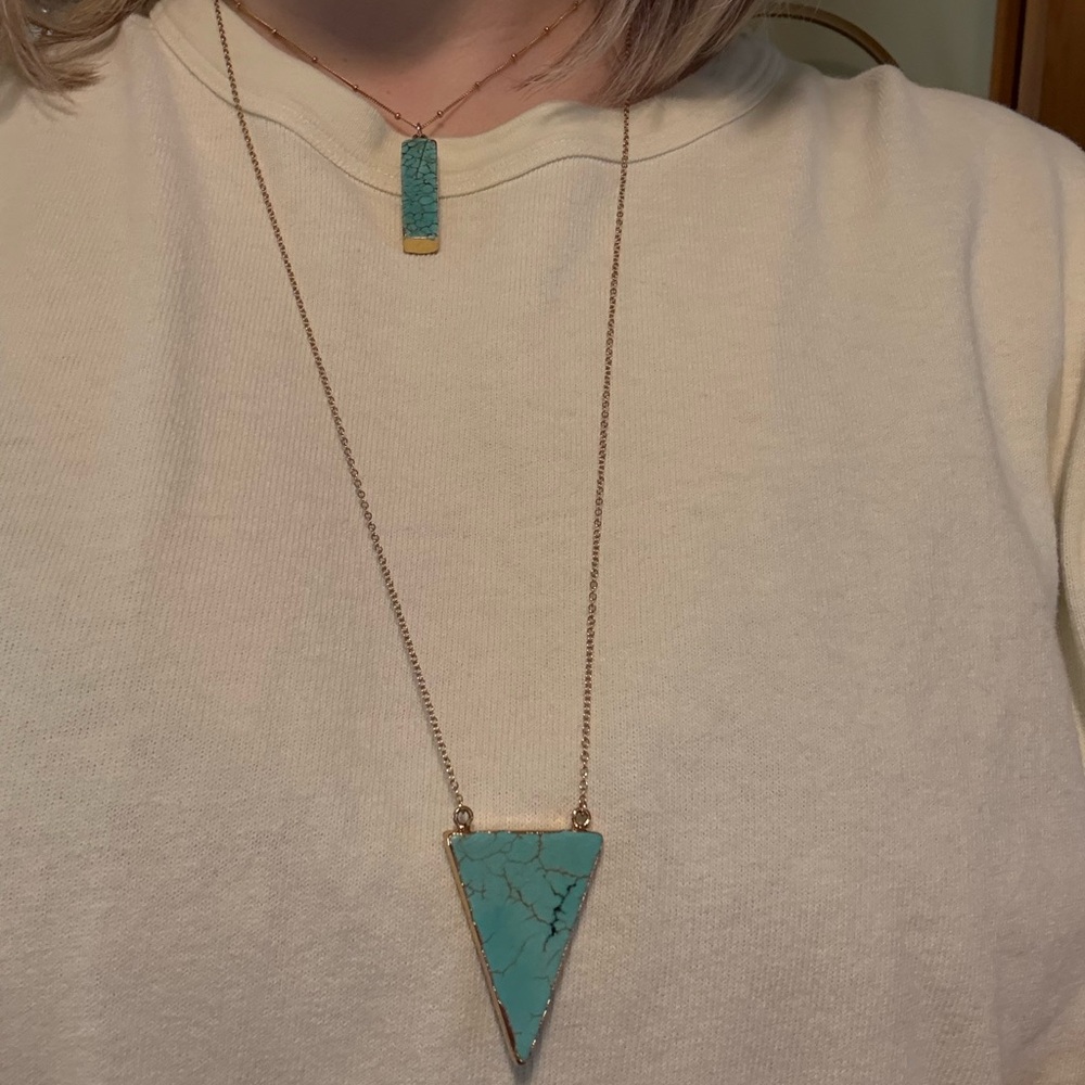 Turquoise and Gold Necklace Set.